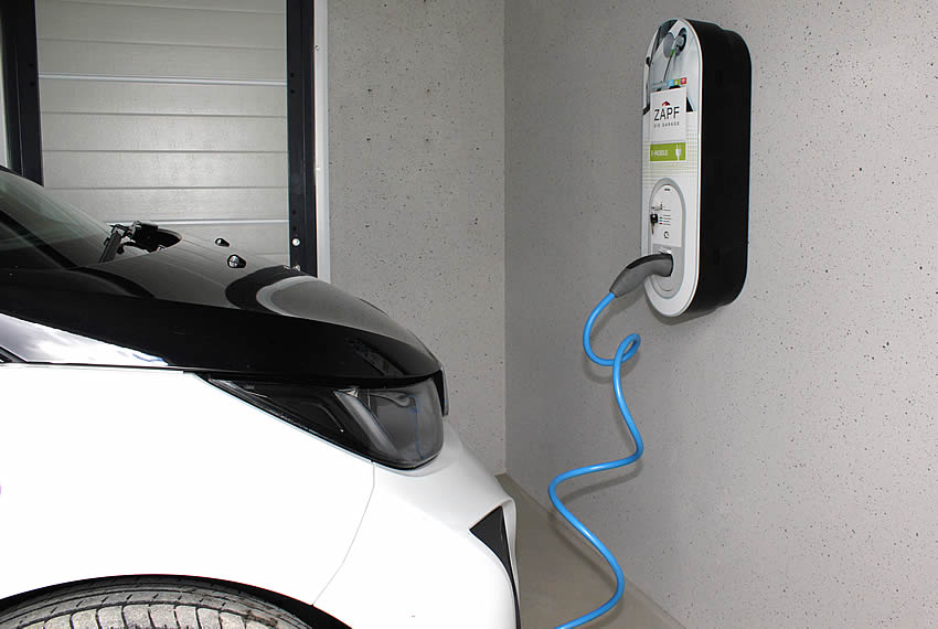 ZAPF Säule für Elektroautos in der Garage